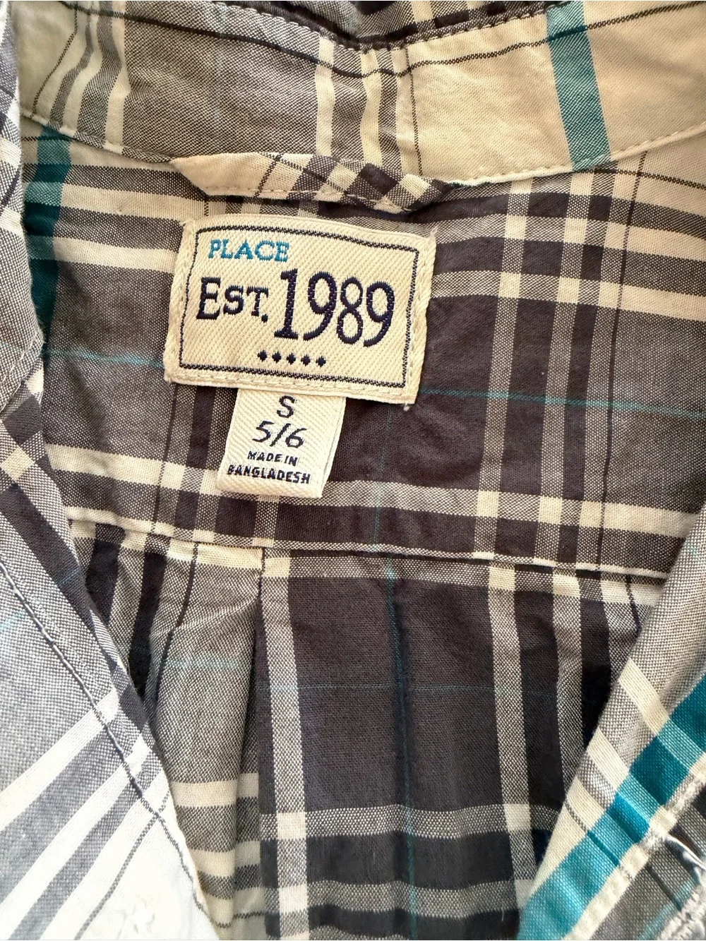 Boy size 6 Teal, Gray & White Plaid Button-Down Shirt